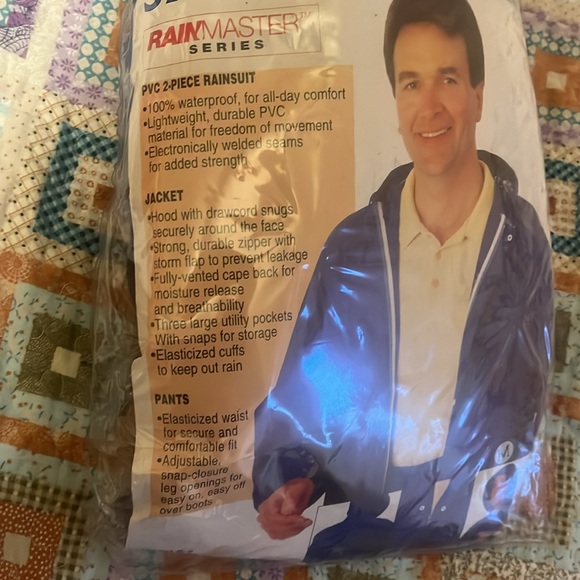 Rain suit - brand new in package - Picture 5 of 5